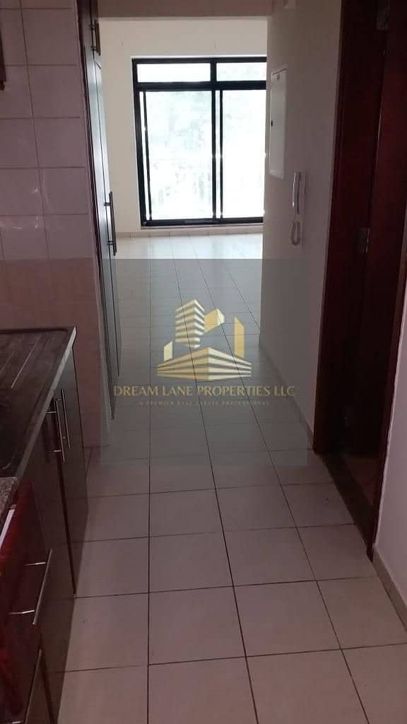 WOW BIGGER SIZE DISTRESS DEAL OF STUDIO /WITH BALCONY/ROAD SIDE VIEW/479 SQFT/DU — B10 distress deal