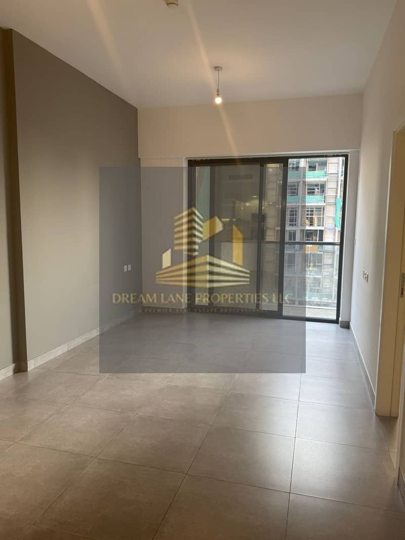 10% ROI/DISTRESS DEAL/EXCELLENT BUILDING/BIGGER SIZE 1 BHK + MAID/ROAD SIDE VIEW — JVC distress deal